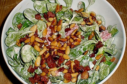 Klassischer Feldsalat mit Tomatendressing 1