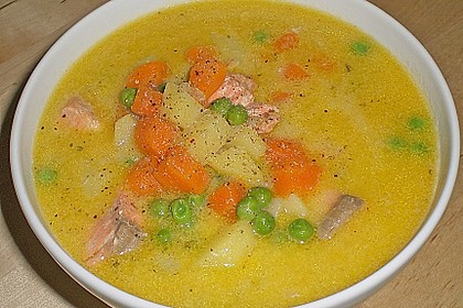 Schnelle Gem&uuml;sesuppe mit Kokosmilch und Lachsw&uuml;rfeln