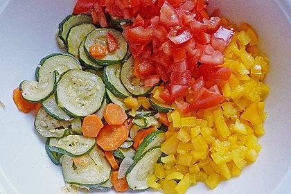 Bunter Zucchinisalat mit Senf - Dressing 1