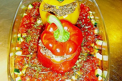 Gefüllte Paprika mit Hackfleisch, Feta und Zucchini 9