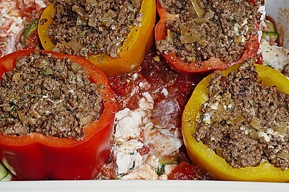 Gefüllte Paprika mit Hackfleisch, Feta und Zucchini 16