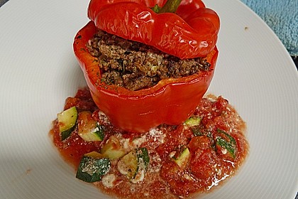 Gefüllte Paprika mit Hackfleisch, Feta und Zucchini 2