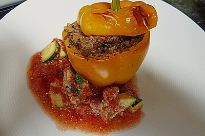 Gefüllte Paprika mit Hackfleisch, Feta und Zucchini 4