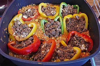 Gefüllte Paprika mit Hackfleisch, Feta und Zucchini 33