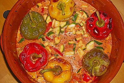Gefüllte Paprika mit Hackfleisch, Feta und Zucchini 17