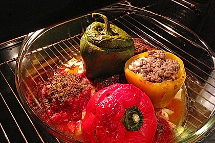 Gefüllte Paprika mit Hackfleisch, Feta und Zucchini 36