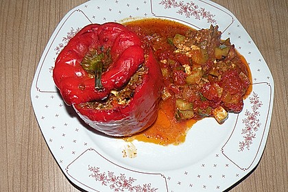 Gefüllte Paprika mit Hackfleisch, Feta und Zucchini 14