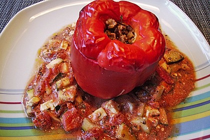 Gefüllte Paprika mit Hackfleisch, Feta und Zucchini 28
