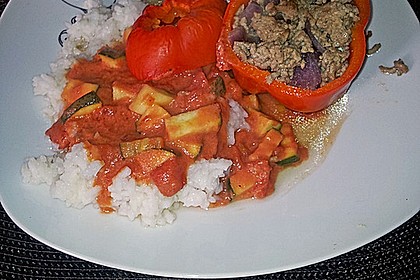 Gefüllte Paprika mit Hackfleisch, Feta und Zucchini 31