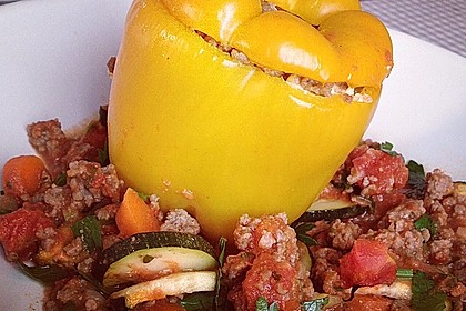 Gefüllte Paprika mit Hackfleisch, Feta und Zucchini 6