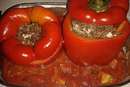 Gefüllte Paprika mit Hackfleisch, Feta und Zucchini 10