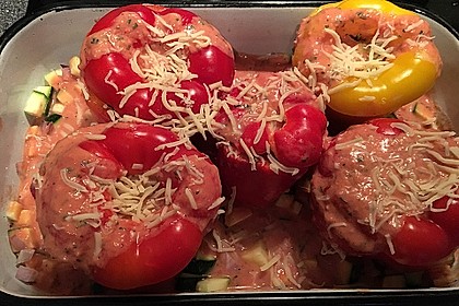 Gefüllte Paprika mit Hackfleisch, Feta und Zucchini 27