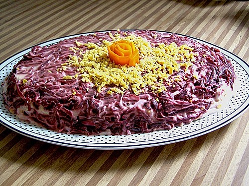 Russischer Schichtsalat &amp;#39;Hering im Pelzmantel&amp;#39; (Rezept mit Bild ...