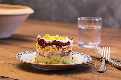 Russischer Schichtsalat 'Hering im Pelzmantel' 9
