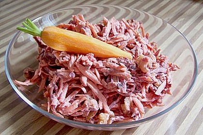 Rote Bete - Salat mit Karotten und Waln&uuml;ssen