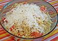 Nudelsalat mit Tomaten, Knoblauch, Basilikum und frischem Parmesan