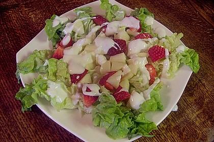 Blattsalat mit Fr&uuml;chten