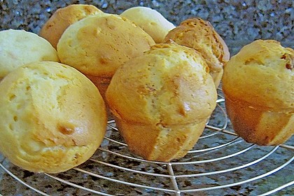 Wei&szlig;e Schokoladenmuffins mit &Uuml;berraschungsinhalt