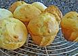 Wei&szlig;e Schokoladenmuffins mit &Uuml;berraschungsinhalt
