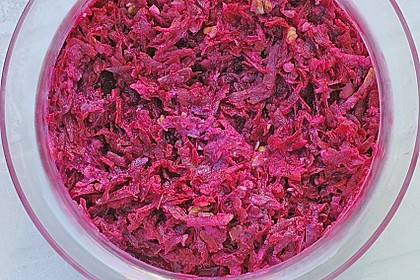 Rote Bete Salat mit Apfel und Walnuss