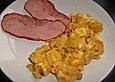 Leichter Kartoffelsalat mit Kr&auml;utern, Ei und Gurke