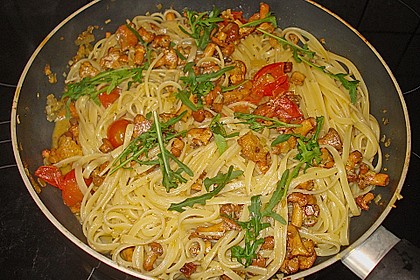 Linguine mit Pfifferlingen, frischen Tomaten und Rucola 1