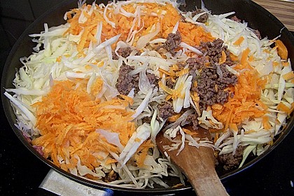 Herzhafter Kuchen mit Wei&szlig;kohl - Hackfleisch F&uuml;llung 1