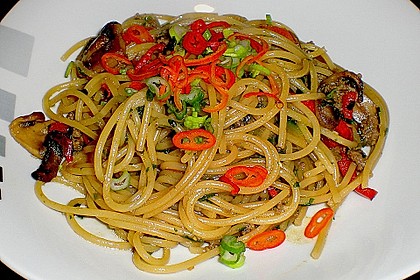 Spaghetti mit Sojasauce, Zucchini, Paprika, Spinat und Pilzen 1