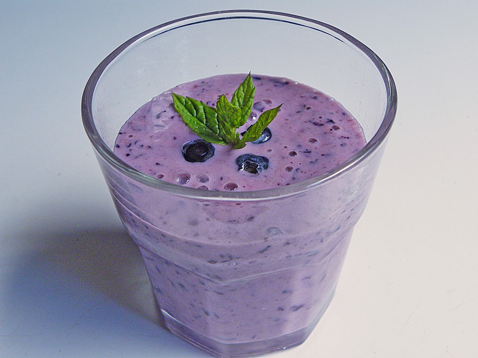 Blaubeer - Vanille - Shake (Rezept mit Bild) von khauwagiya | Chefkoch.de