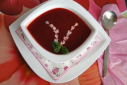 Rote Bete Suppe mit Meerrettich 1