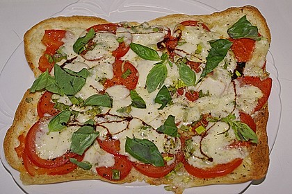 Fladenbrotpizza 'Caprese' 12