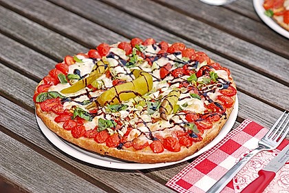 Fladenbrotpizza 'Caprese' 2