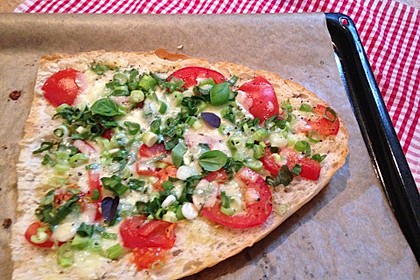 Fladenbrotpizza 'Caprese' 11