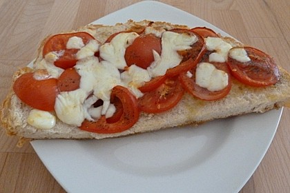 Fladenbrotpizza 'Caprese' 16