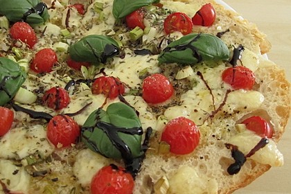 Fladenbrotpizza 'Caprese' 5