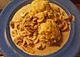 Semmelkn&ouml;del mit Champignonrahmsauce