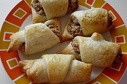 Schnelle Bl&auml;tterteig - Nusskipferl