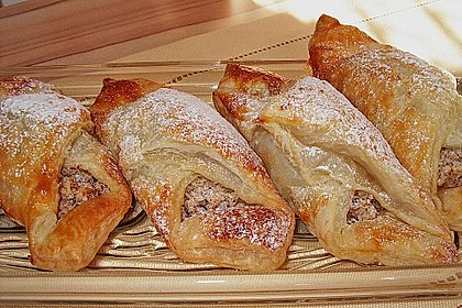 Schnelle Bl&auml;tterteig - Nusskipferl 1