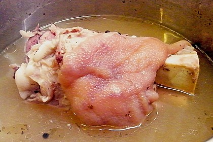 P&ouml;keleisbein mit Meerrettichsauce 1