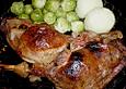 G&auml;nsekeule mit &Auml;pfel und Zwiebeln