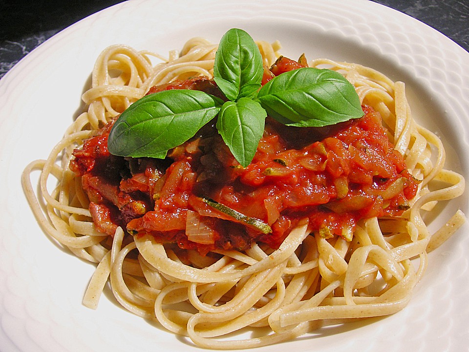 Spaghetti Mit Zucchini Und Tomatensauce — Rezepte Suchen