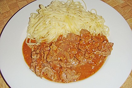 Rindergeschnetzeltes an Johannisbeer - Senfsauce 4