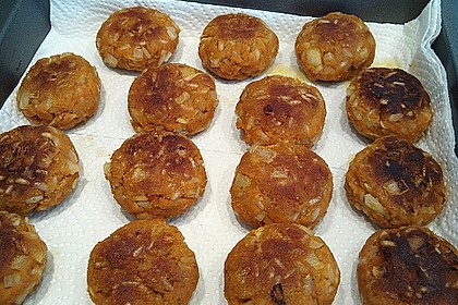 Bratlinge mit Reis und Möhrentrester 11