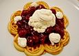 Friedhelms Waffeln mit hei&szlig;en Kirschen