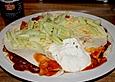 H&uuml;hnchen - Burrito mit schwarzen Bohnen und Sauerrahm