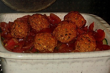 Tofub&auml;llchen auf Tomaten - Zucchinibett