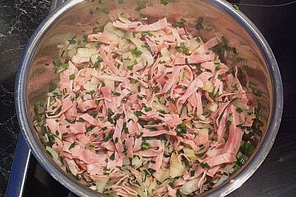 Kn&ouml;deltaler mit Schinkenso&szlig;e 1