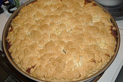Marzipan - Quark - Torte mit &Auml;pfeln und Streuseln