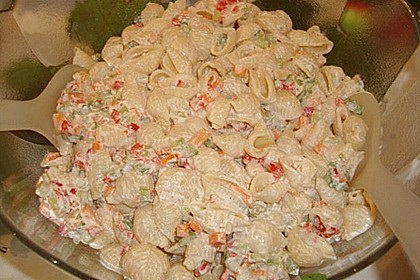 Nudelsalat mit Ricotta und Gem&uuml;sew&uuml;rfeln