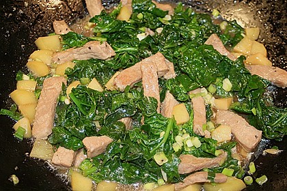 W&uuml;rziges Schweinefleisch mit Kartoffeln